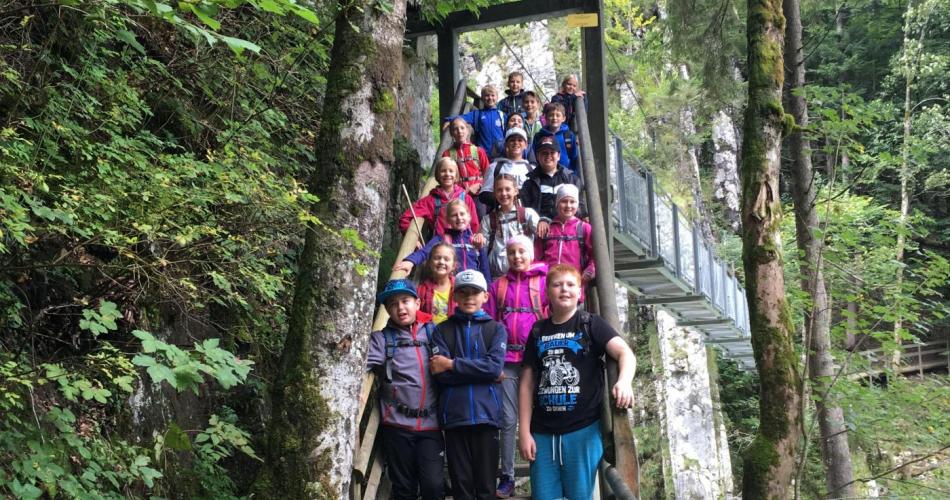 Gruppenphoto Hängebrücke