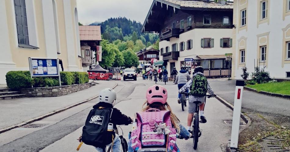 radelnde Schüler:innen